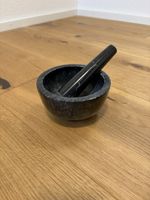 Schöner Granitmörser mit Stössel, robust und zeitlos