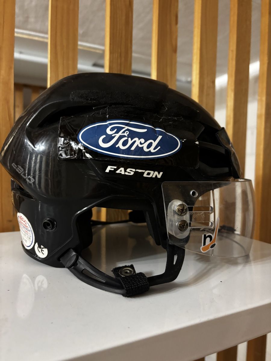 Caschi: Verschiedene Eishockey Helme – Usato da Gossau SG venduto da jakob5.342 1