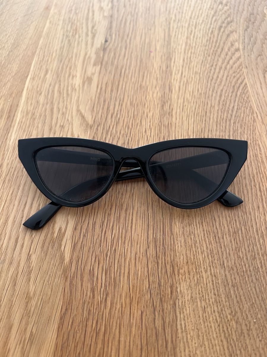 Mango Occhiali & Lenti: Sonnenbrille MNG schwarz – Usato da Chur venduto da KultKhur