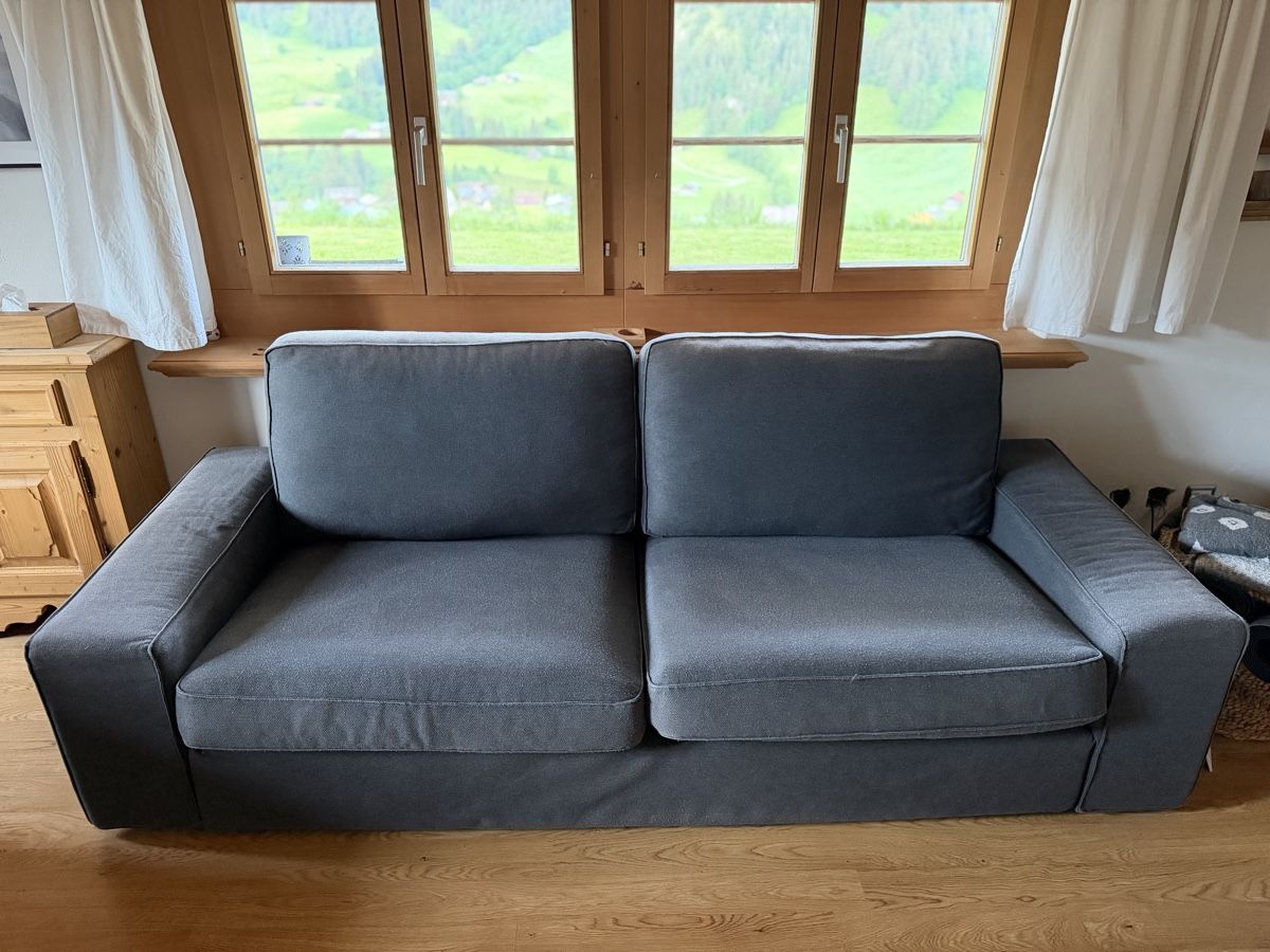 Ikea Divani: Sofa gemütlich, anthrazit KIVIK von Ikea – Usato da Lauenen b. Gstaad venduto da smrl
