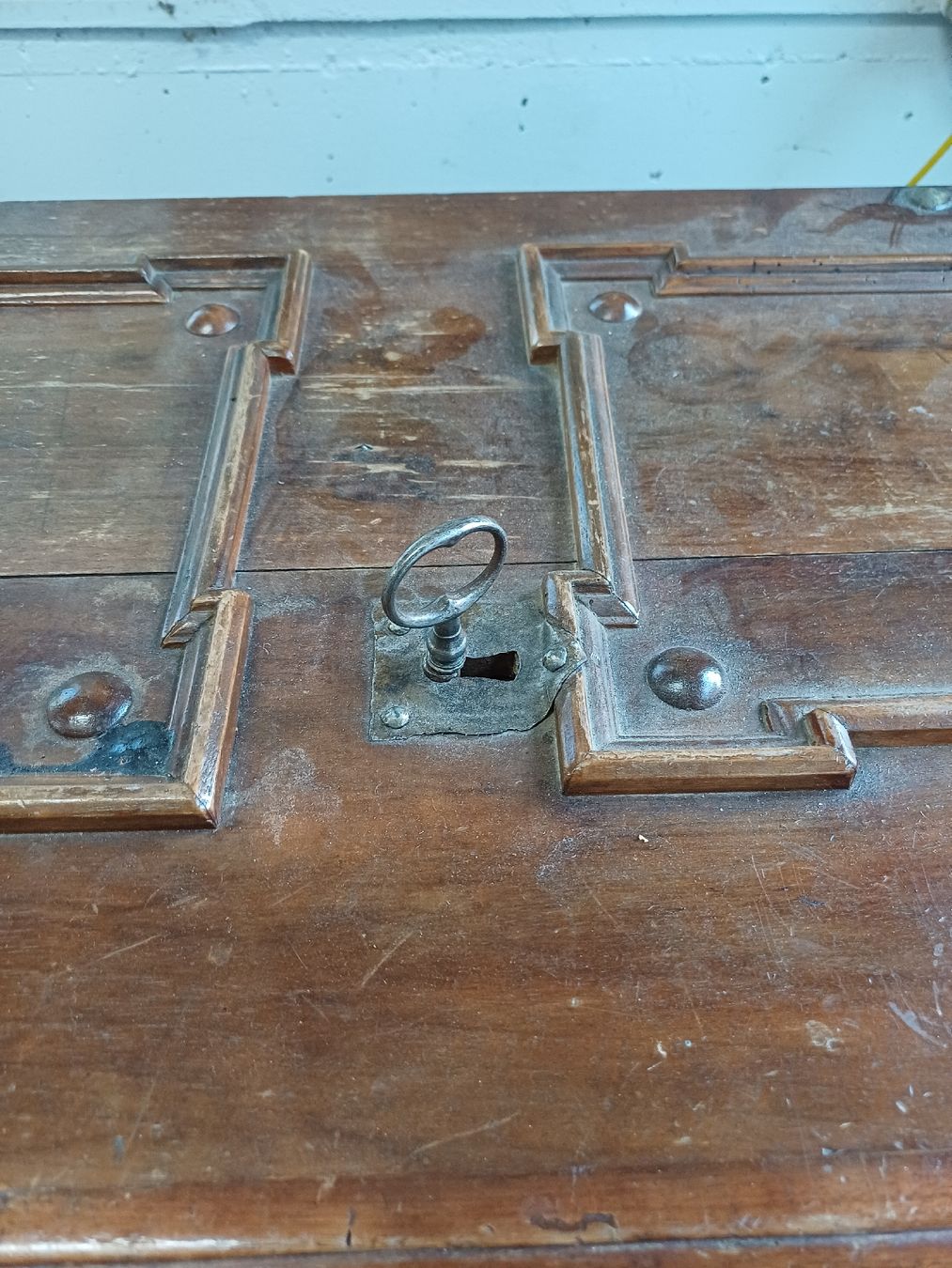 Cassapanche: Holztruhe mit spez. Schloss – Difettoso da Wangenried venduto da Recycler94 1