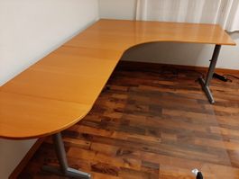 Schreibtisch aus Holz