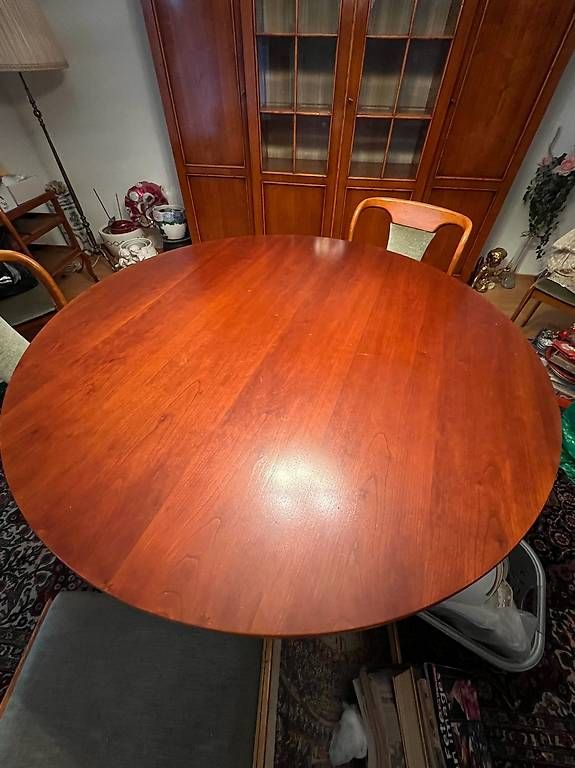 Schränke: Klassische Möbel in massiv Kirschbaum – Gebraucht aus Jegenstorf von GuT27 2