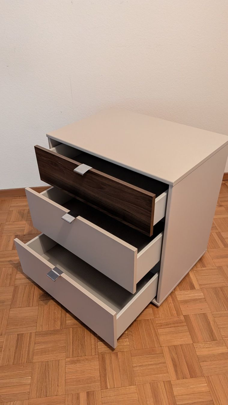 Cassettiere: Kommode mit 3 Schubladen – Usato da St. Gallen venduto da Doblo 2