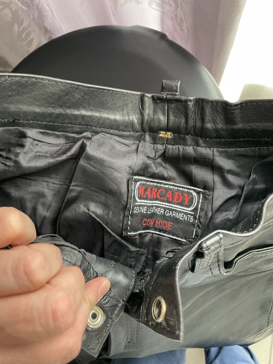 Lotti di vestiti: Ensemble cuir motard veste et pantalon – Usato da Le Grand-Saconnex venduto da sav_dfj7 2