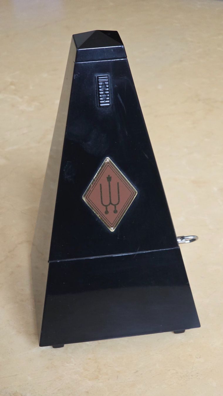 wittner black flats