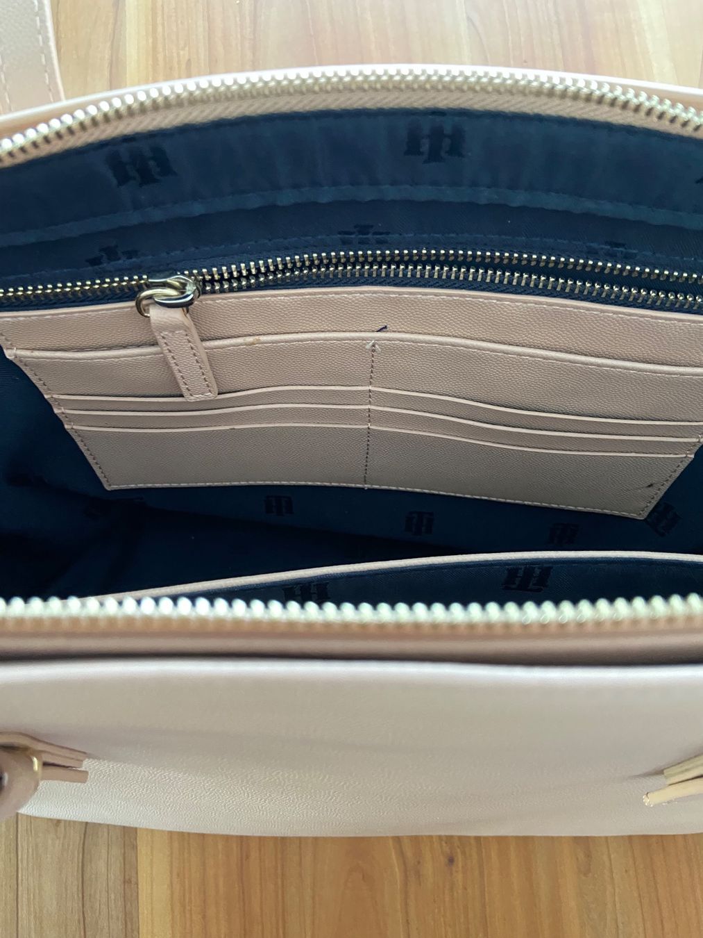 Tommy Hilfiger Borse da donna: Tommy Hilfiger City Tasche – Usato da Wilderswil venduto da leh_9hxp 2