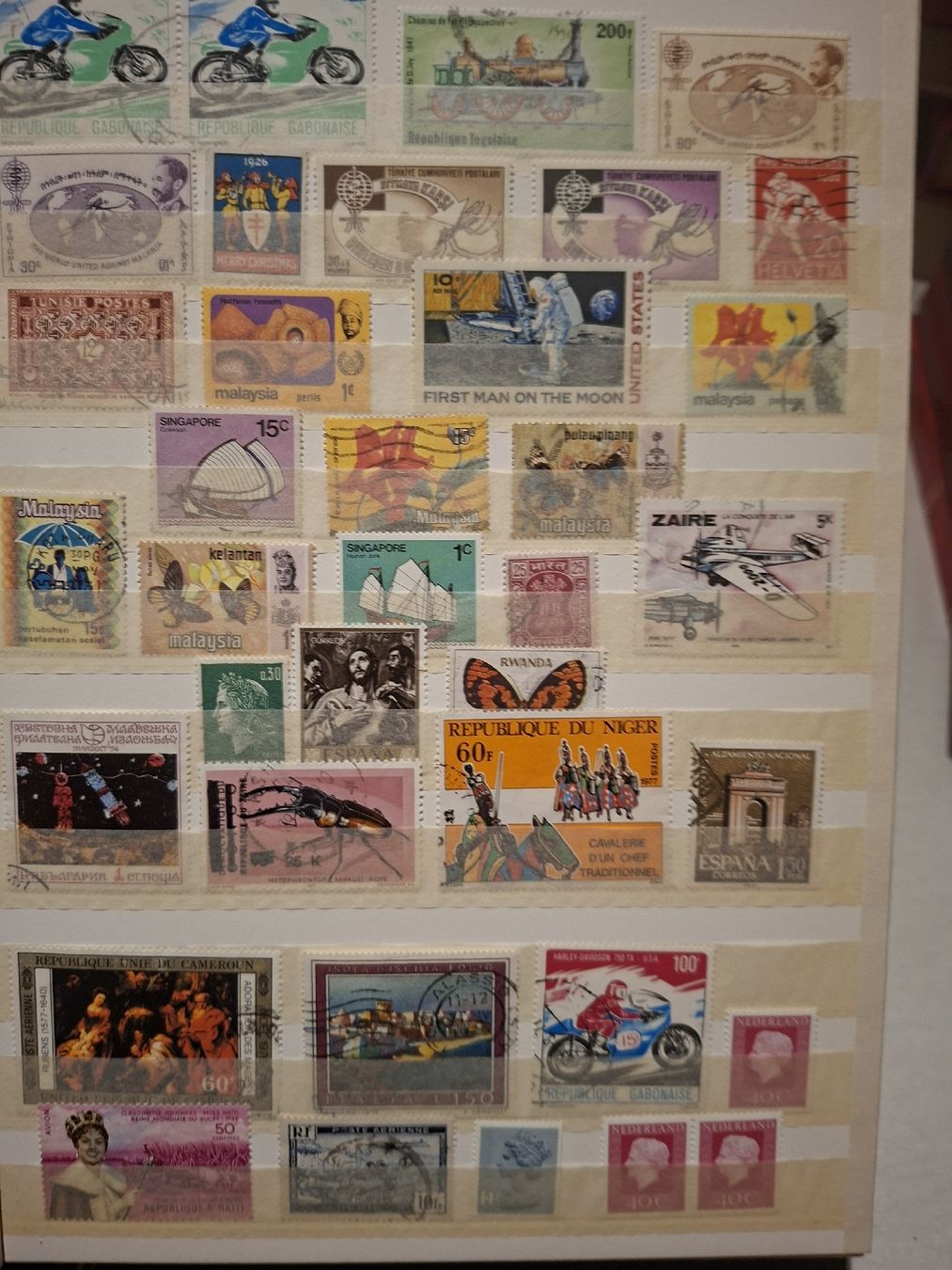Tutti i francobolli: Album div Marken Ausland  – Usato da Balgach venduto da SIMEON27 5