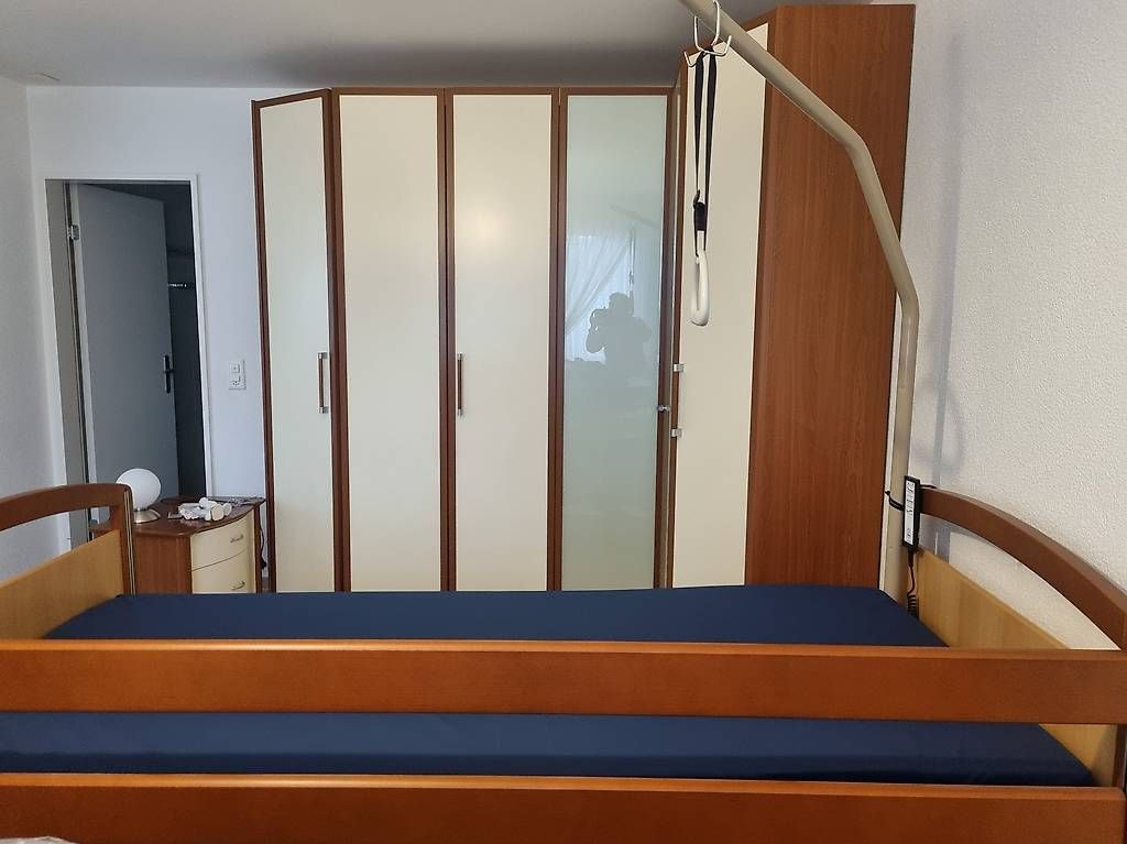 Letti: Pflegebett 90x200cm motorisiert – Usato da Wettingen venduto da Prisilla 1