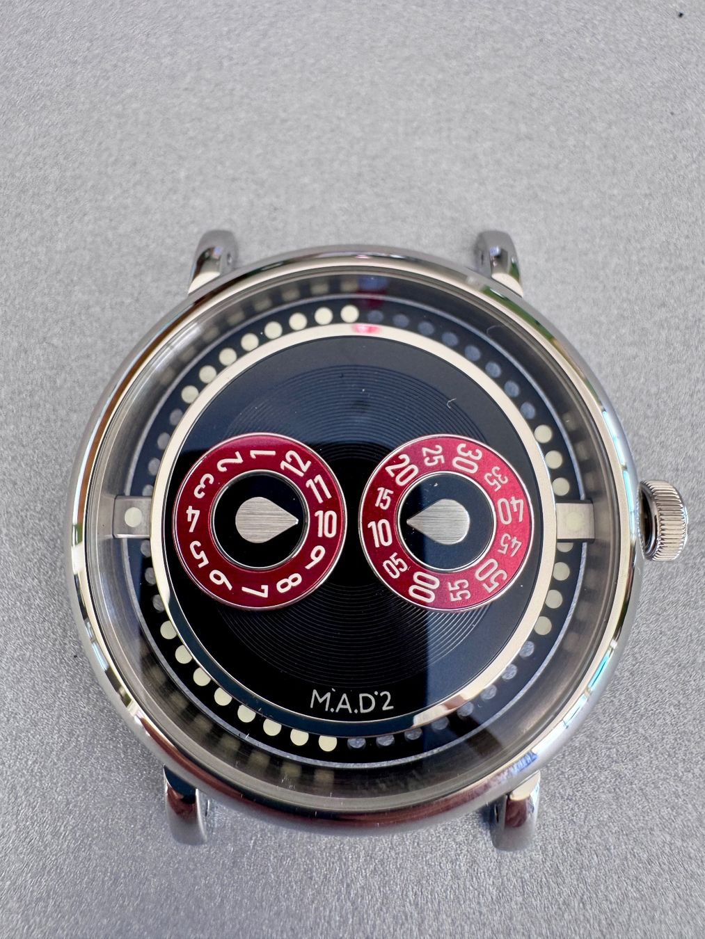 MB&F Orologi: Neuwertige M.A.D.Editions M.A.D.2 R&B mit Box – Nuovo e nell'imballaggio originale da Glattpark (Opfikon) venduto da marionsch 1