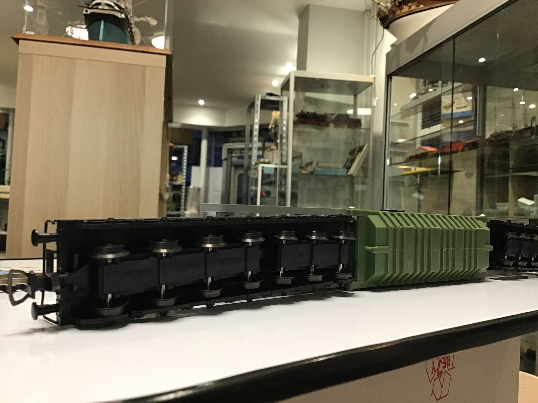 Liliput Modelleisenbahnen: LILIPUTSchwerlastwagen Tragschnabelwagen Transformator HO – Gebraucht aus Männedorf von Modell-Spezialisten 5