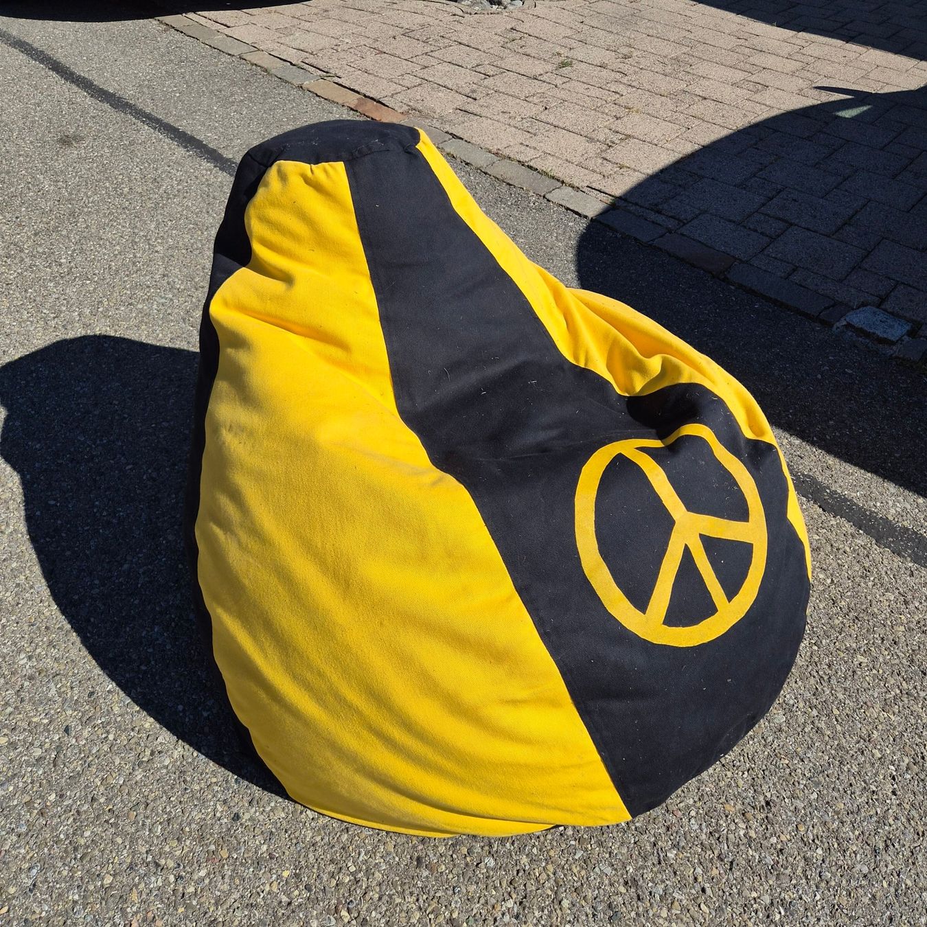 Poltrone: Sitzsack gelb schwarz Handarbeit – Usato da Wolfhausen venduto da Minusch222