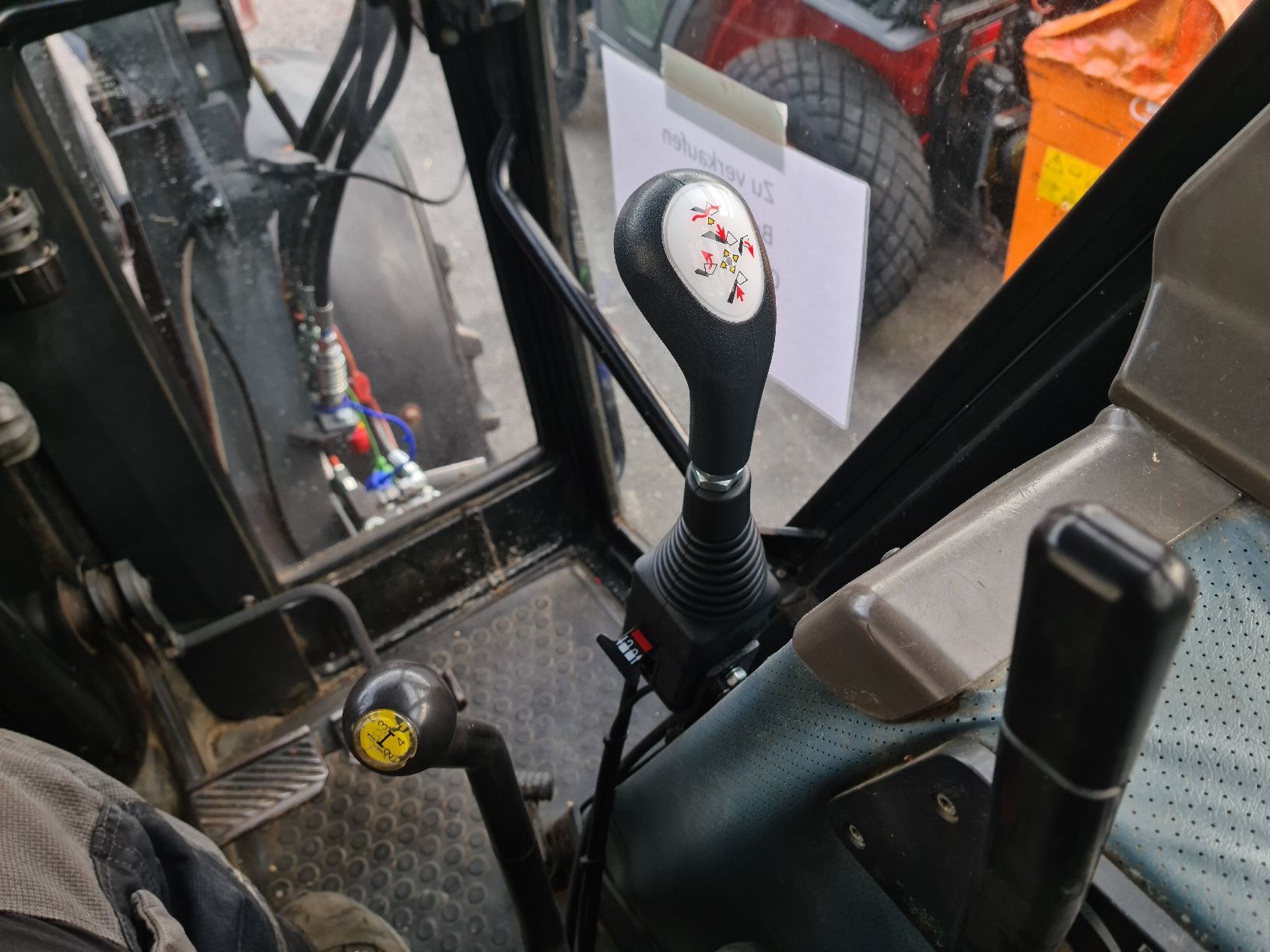 Fiat Trattori: Fiat 65-94 Traktor mit Frontlader – Usato da Zäziwil venduto da fiat18090 8