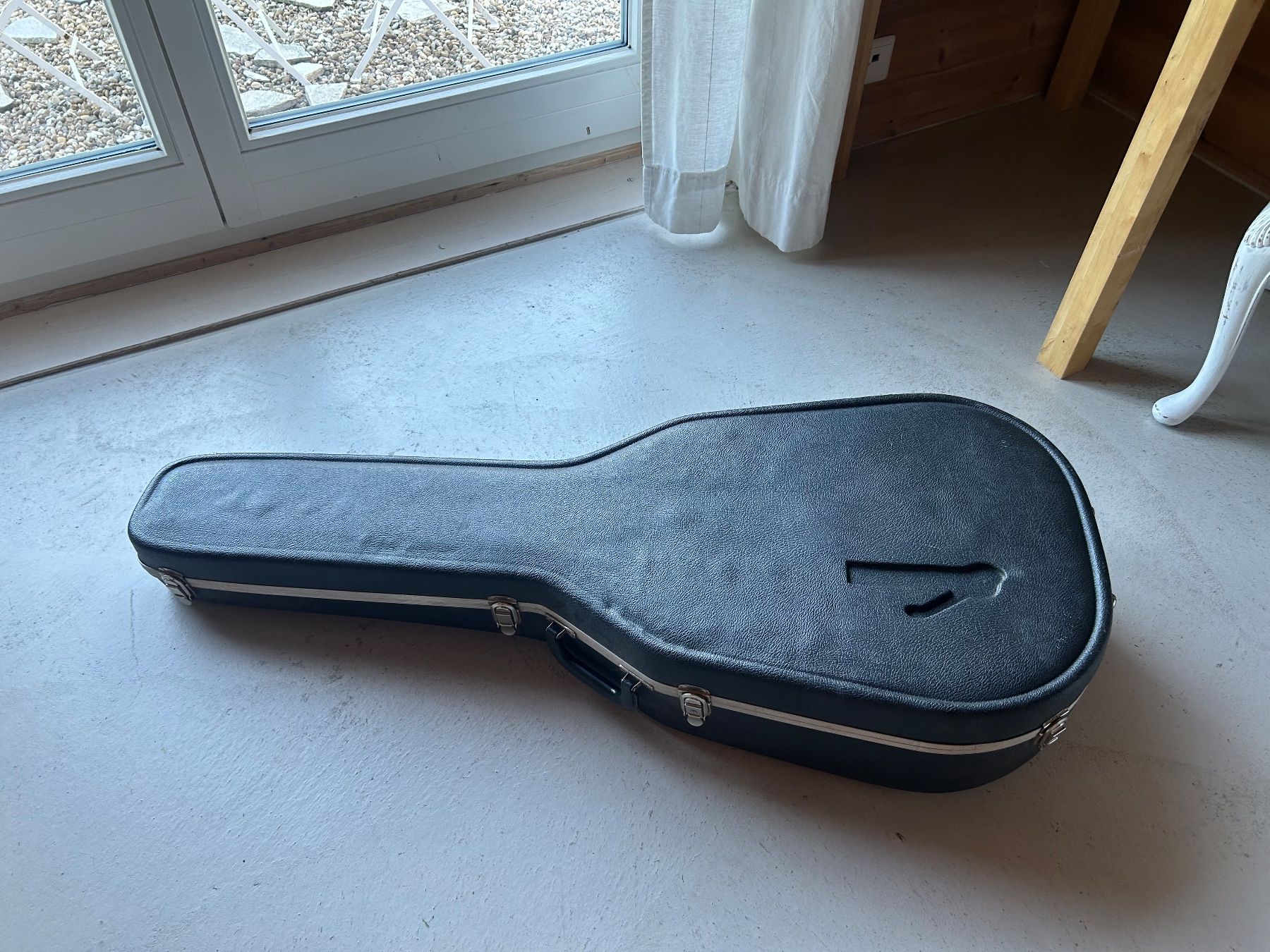 Ovation Strumenti musicali: Ovation Gitarre mit Koffer – Usato da Huttwil venduto da Hallihall3 4