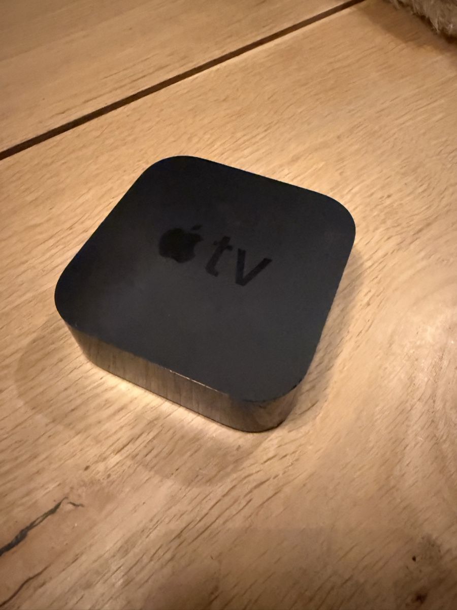 Apple Audio- & Mediensysteme: Apple TV Box mit Ethernet A1625 – Gebraucht aus Auenstein von mar_cw5z