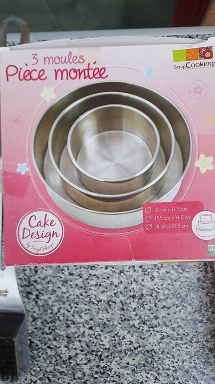 Teglie da forno: 3 moules pour pièce montée  – Usato da Jongny venduto da nou_7829