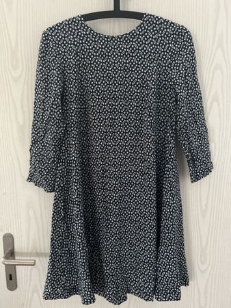 Leichtes Kleid mit Blumenmuster