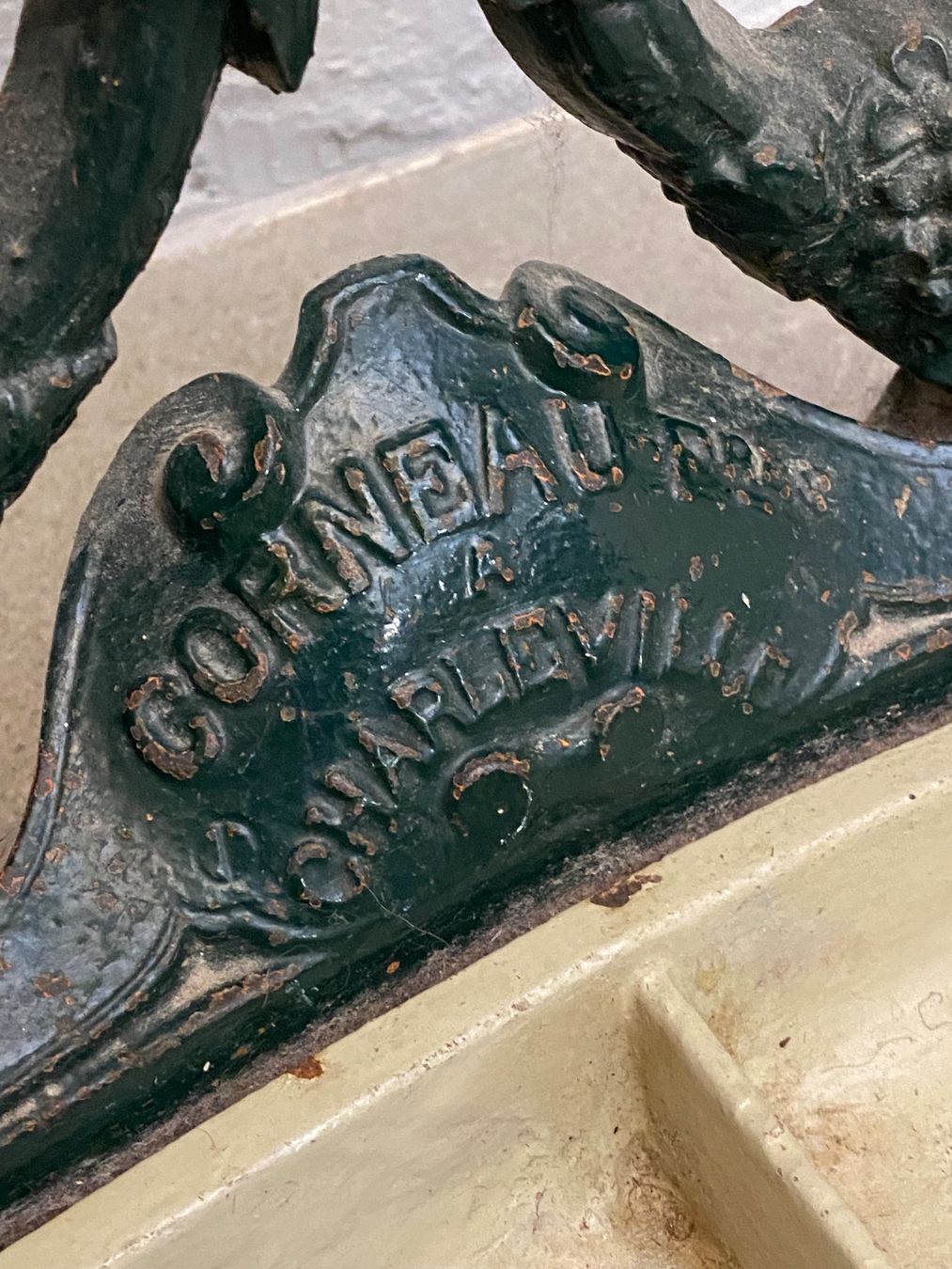 Garderobe: ANTIKE GARDEROBE “GUSSEISEN” – Gebraucht aus Zürich von NIKI777 5