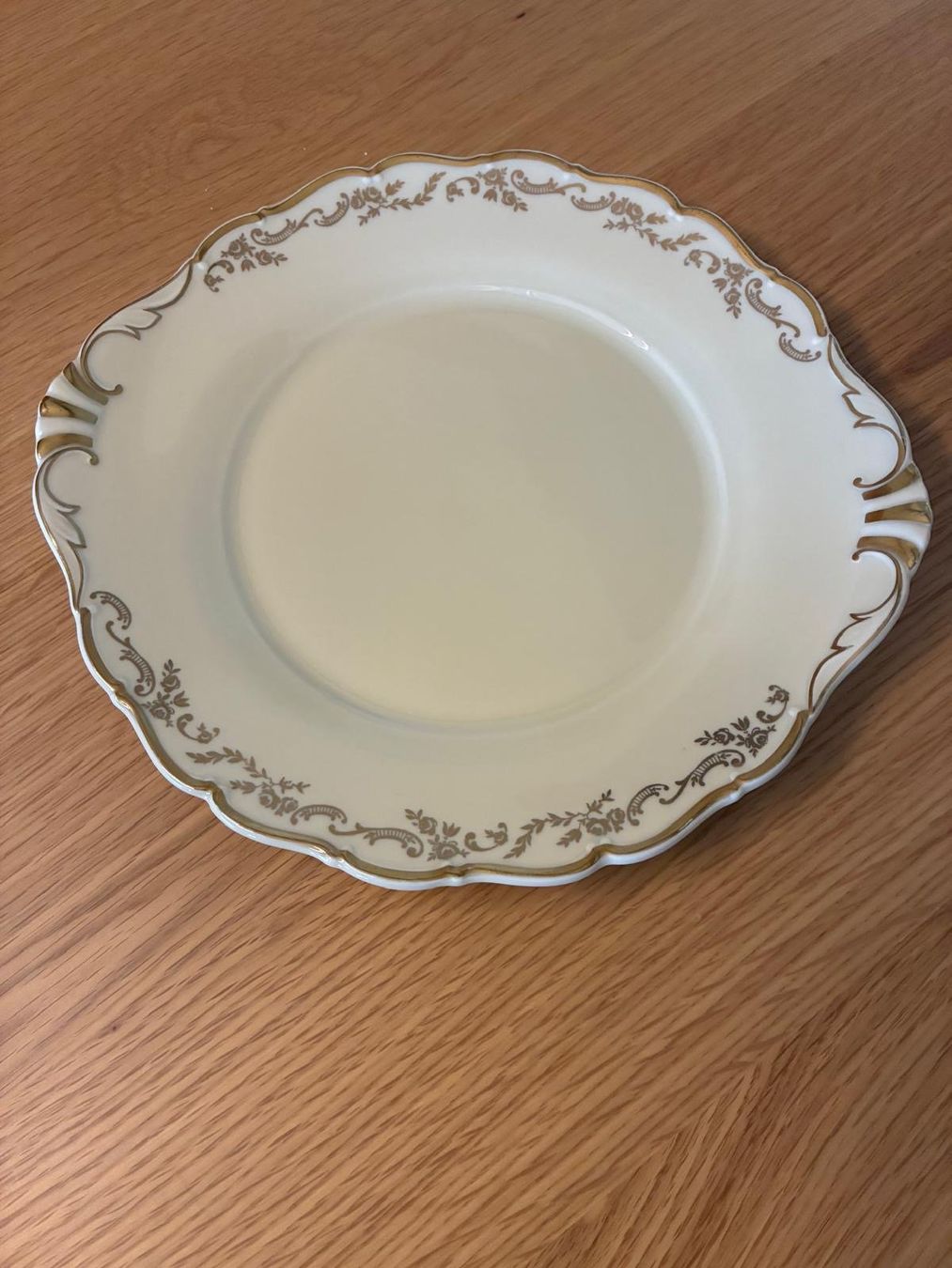 Set di piatti: Antikes Kaffeeservice, goldverziert, 21-teilig – Usato da Stansstad venduto da Wercla 3