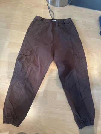 Bershka Cargo Hose, Grösse M