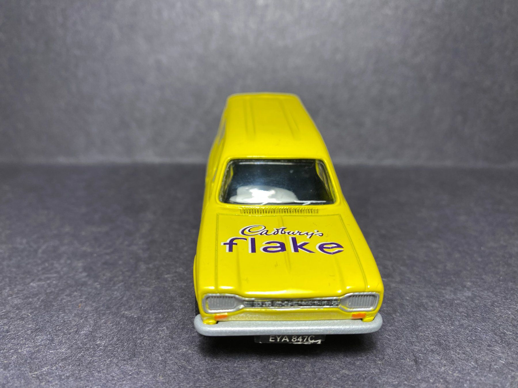 Corgi Toys Modellini d'auto: Ford Escort Van "Cadbury Flake" - Corgi 1:43 – Usato da Spiez venduto da Mlandcruiser 7