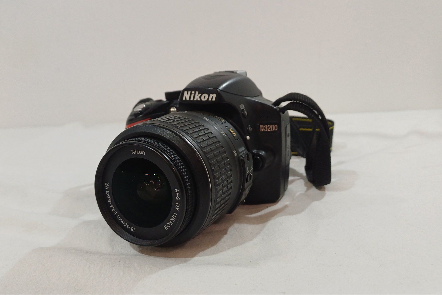 Nikon Fotocamera: Nikon D3200 Spiegelreflexkamera – Usato da Luzern venduto da IG_Arbeit
