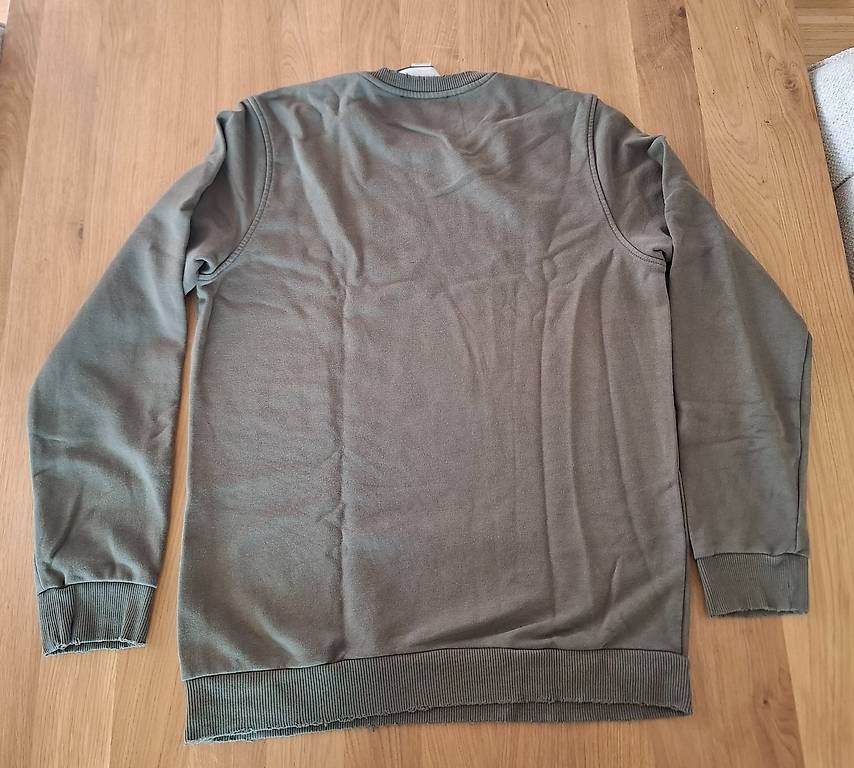 Maglioni & Felpe: Pullover – Usato da Niederuzwil venduto da Liberatopixel 2
