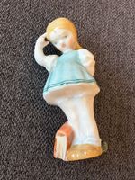 Herend Porzellanfigur Nr. 5837 – Mädchen mit Büchern – handb