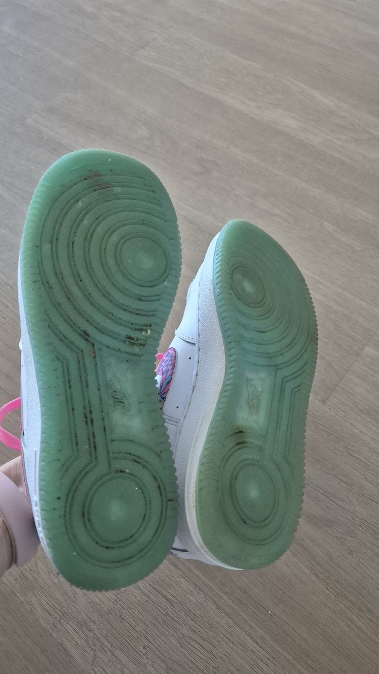 Nike Scarpe per ragazze: Nike Sneakers Gr. 37.5 – Usato da Benglen venduto da Lotury 2