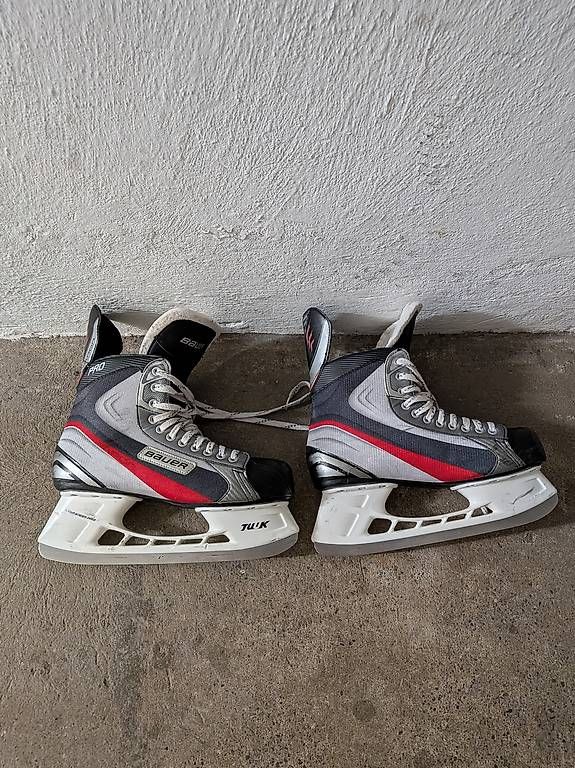 Pattini da ghiaccio: Bauer Schlittschuhe Gr. 47 – Usato da Luzern venduto da Schoeni94