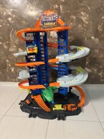 Hot Wheels City Megacity Parkgarage mit T-Rex-Angriff