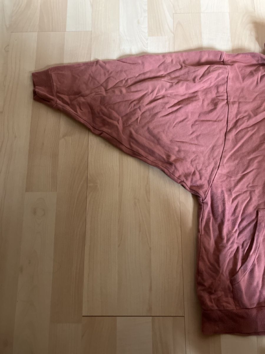 Pullover & Sweatshirts: Batik Hoodie Rot – Neu (gemäss Beschreibung) aus St. Gallen von hnnh.koch 1