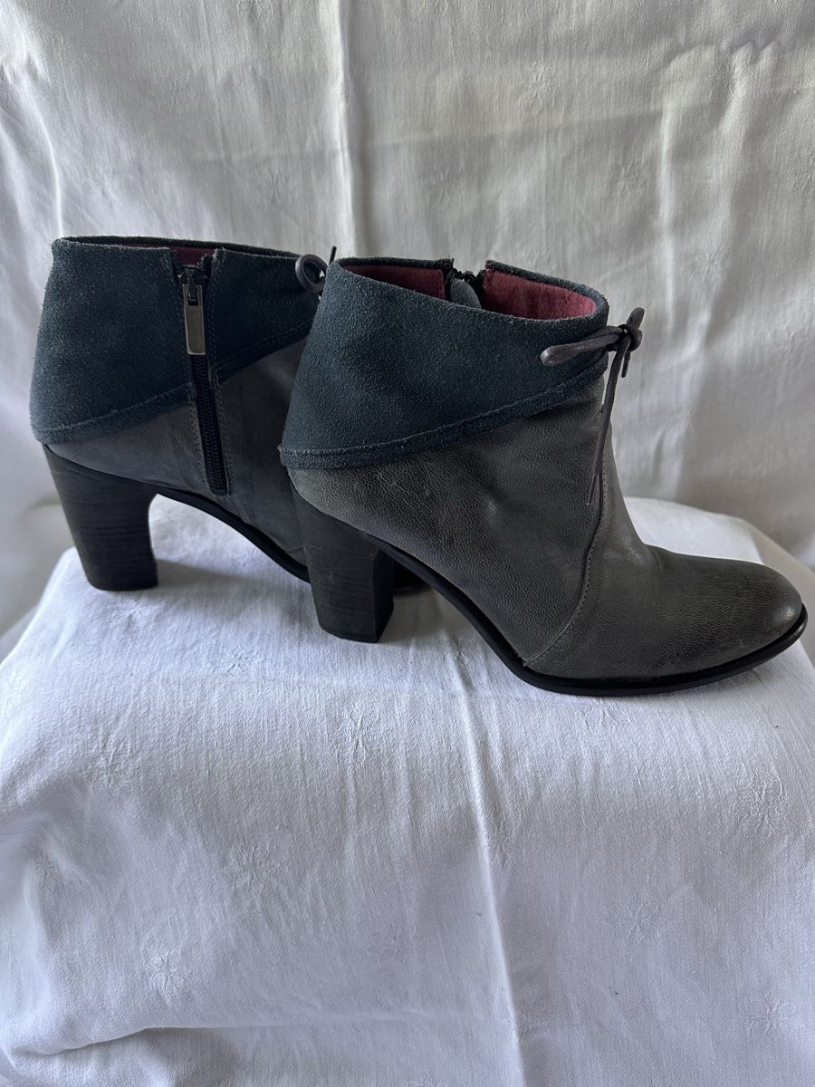 Scarpe da donna: Leder Stiefeletten blau nr 38 – Usato da Stabio venduto da MAARINAA 1