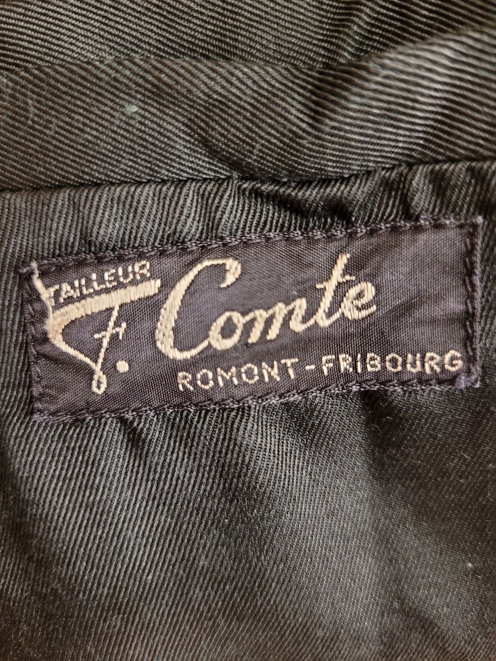 Vestes: F. COMPT veste noire – D'occasion à Lausanne par PlusValue_Lausanne 2