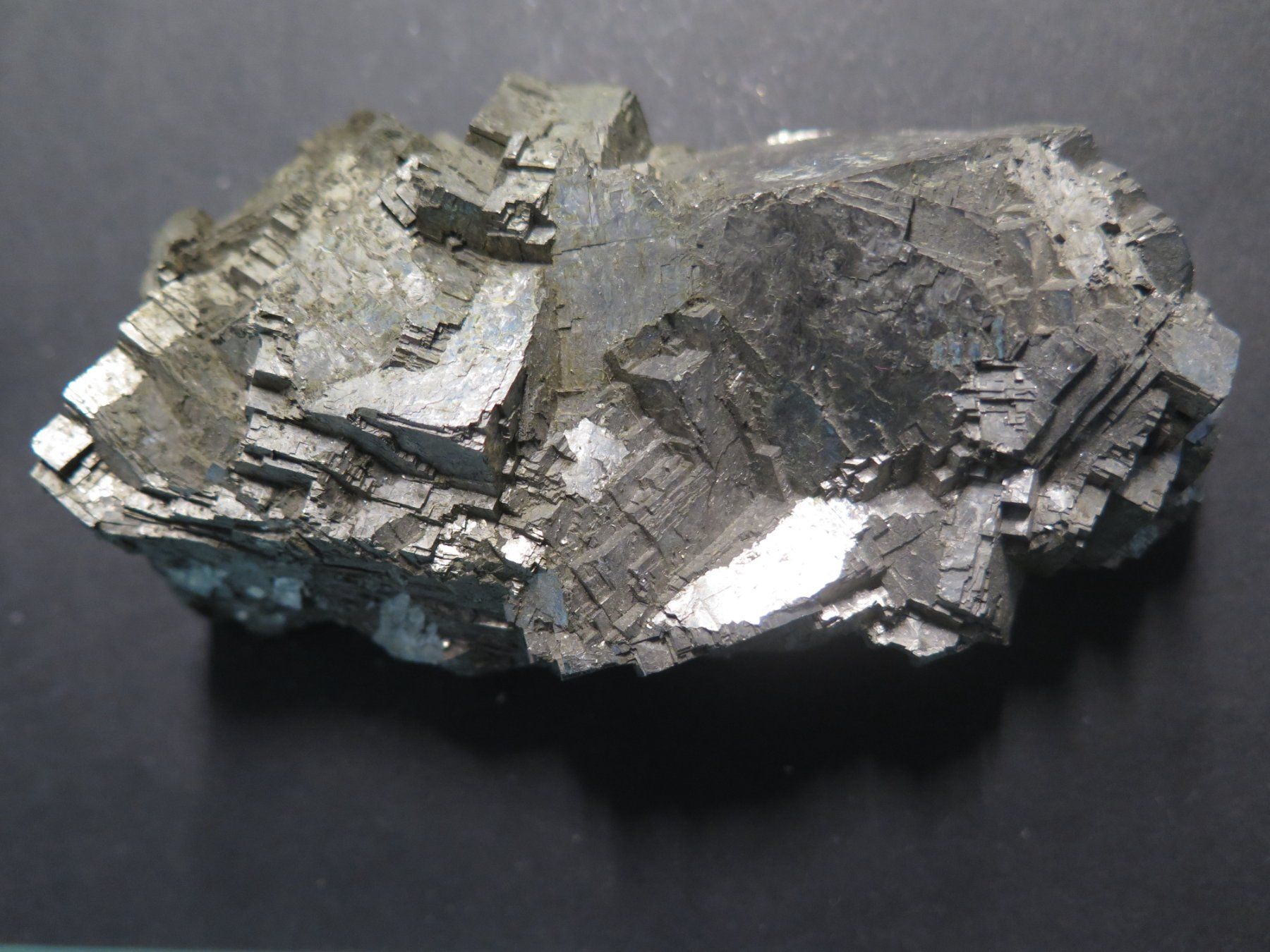 Minerali & Pietre curative: Ferro Vanadium von Duisburg ca. 724 gr. – Usato da Schaffhausen venduto da Yamakana51L8736OQ8