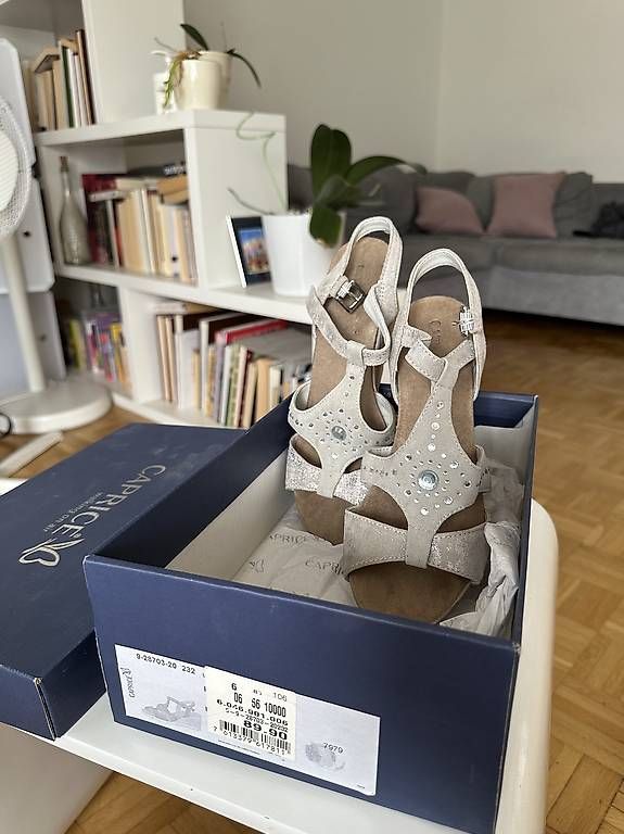 Scarpe da donna: Caprice Leder-Keilsandaletten 39 – Usato da Zürich venduto da Vtrende