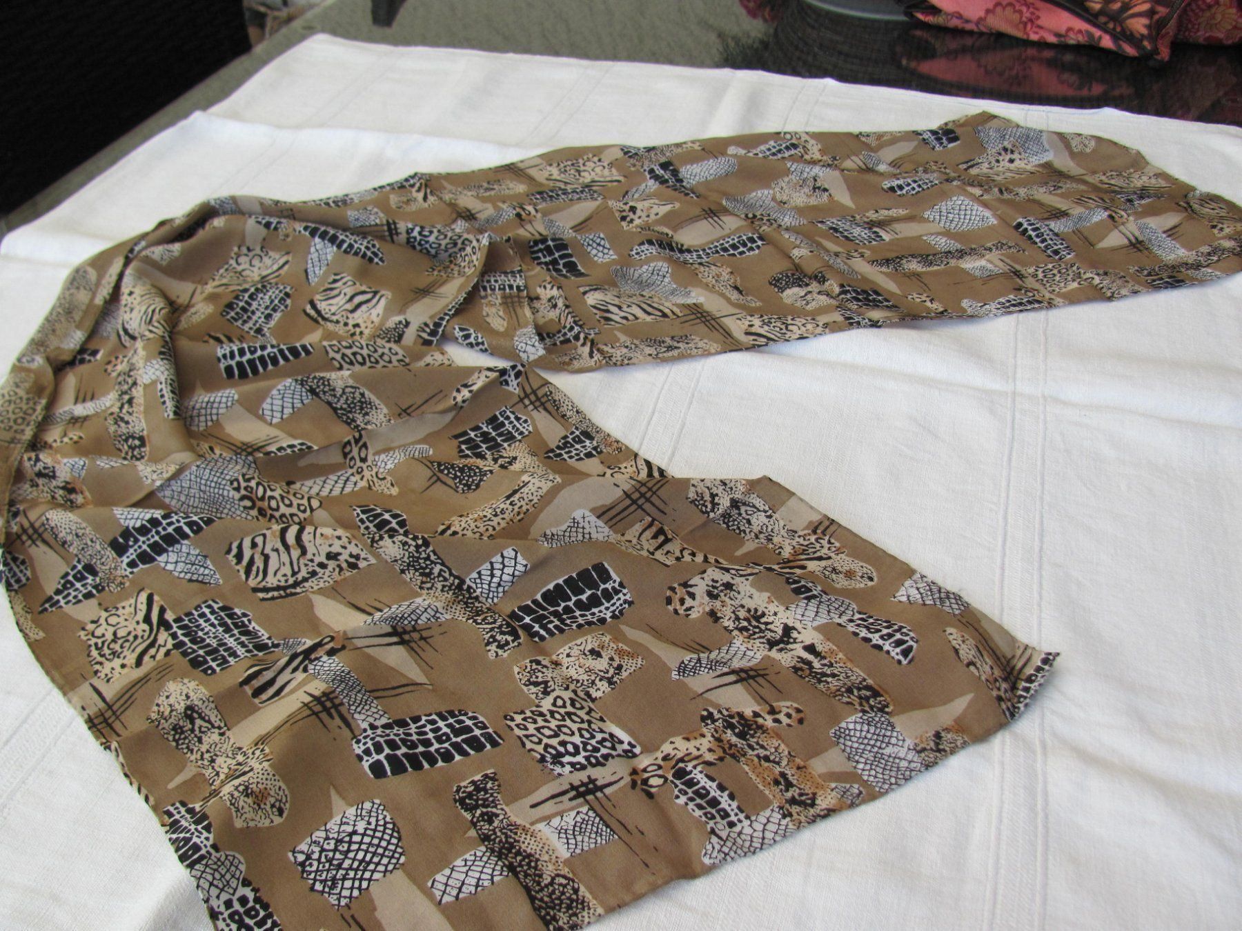 Foulard & Sciarpe: Echarpe en soie – Usato da Vétroz venduto da magnolia5 1