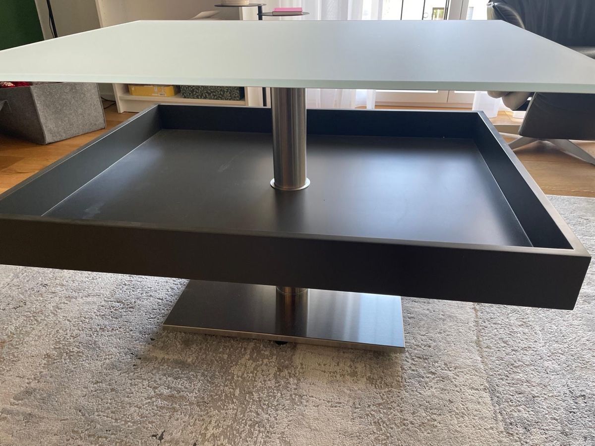 Tavoli: Moderner Couchtisch, Glasplatte, Metallfuss – Usato da Wil ZH venduto da Chinchinx 1
