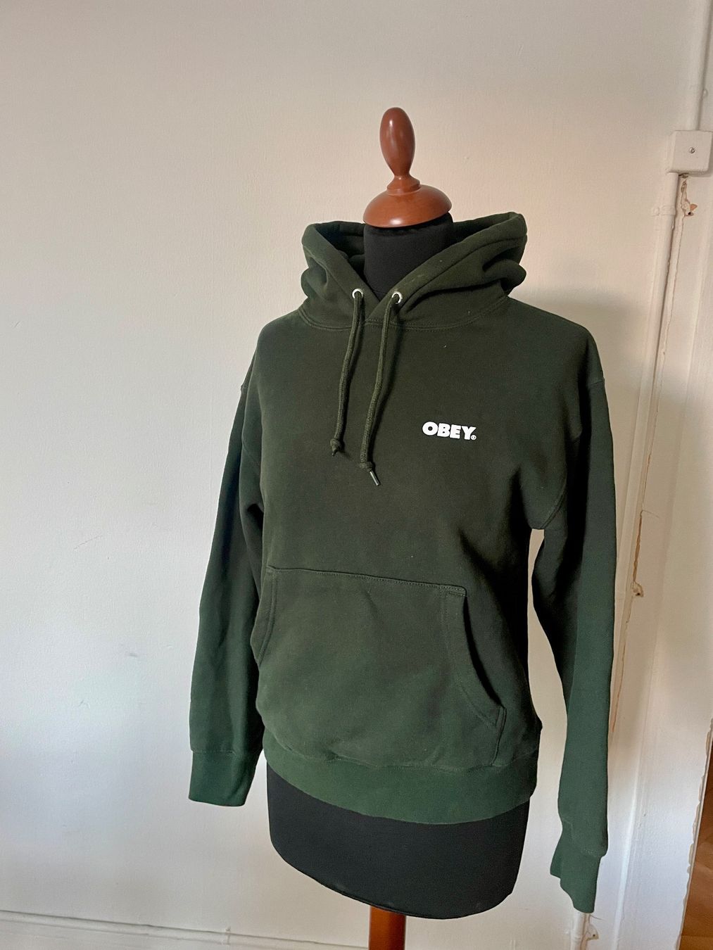 Obey Maglioni & Felpe: Pullover mit Kapuze OBEY dunkelgrün XS – Usato da Zürich venduto da mrsjack