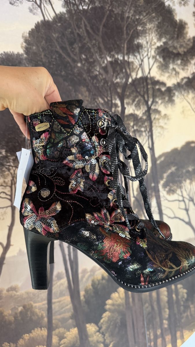 Scarpe da donna: NEU Stiefeletten mit Blumenmuster - Gr 39 – Nuovo e nell'imballaggio originale da Zürich venduto da Katy555 5