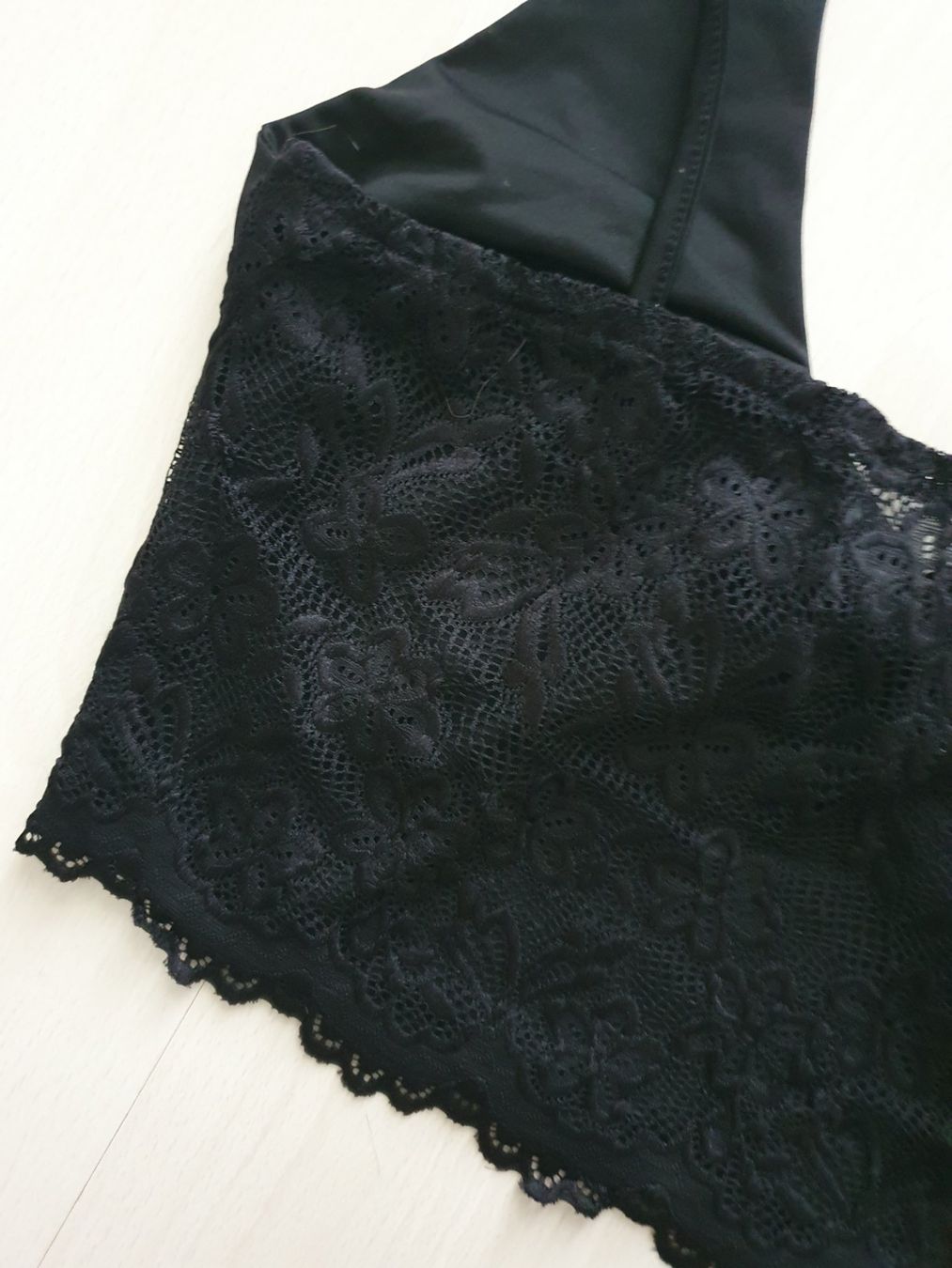 Tops: Top m. Spitze Gr S – D'occasion à Münsingen par BlackTears-3 3
