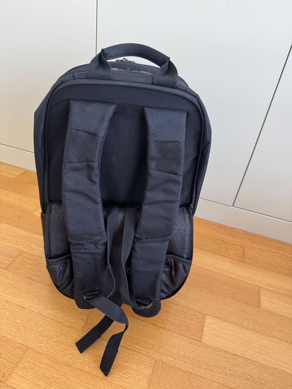 Samsonite Sacs à dos: Samsonite Rucksack mit Rollen, schwarz einwandfreier Zustand – D'occasion à Neuhausen par satellite5820 1