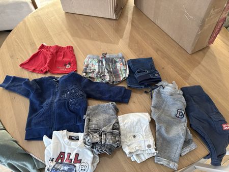 Lot de 9 vêtements pour garçon taille 74 état usagé