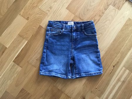 Kurze Jeans-Shorts für den Sommer, Grösse 128/134
