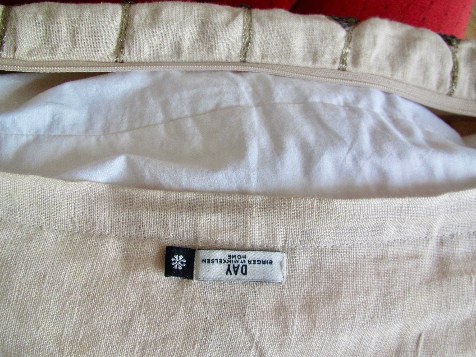 Globus Kissen: GRAND COUSSIN DAY GLOBUS LIN – Gebraucht aus Murten von Selliot 6