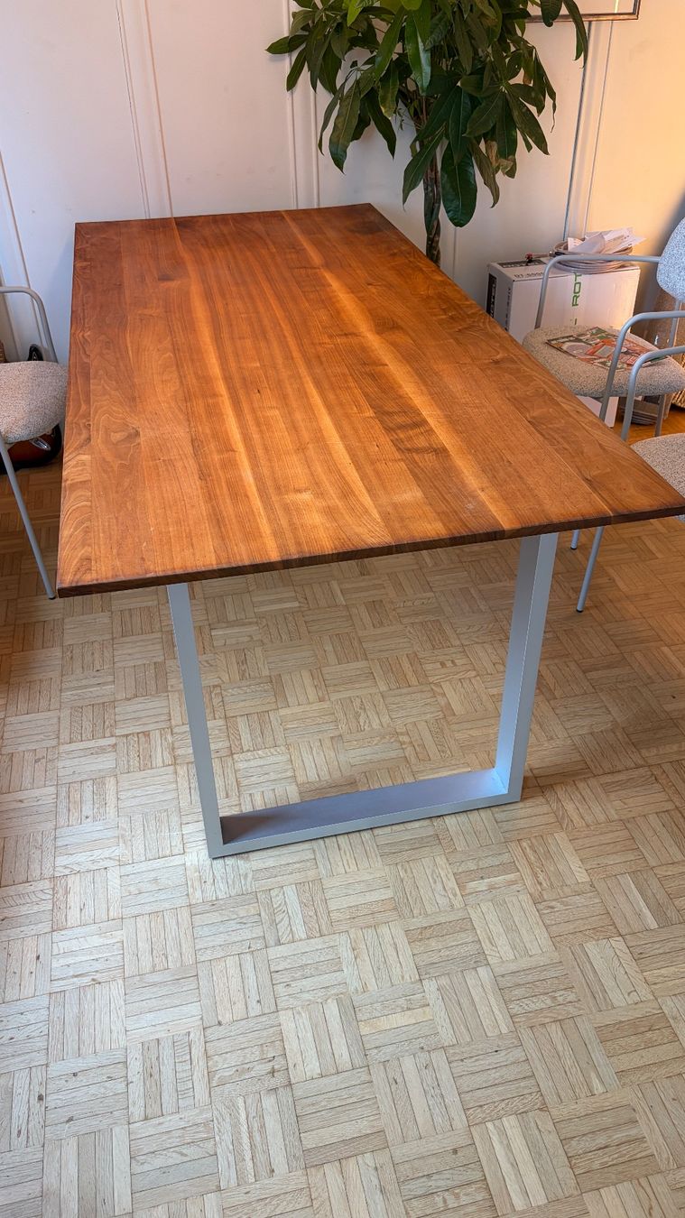 Tables: Esstisch Echtholz Kirschbaum 193 x 88 x 74 – D'occasion à Rüti ZH par sulzstede