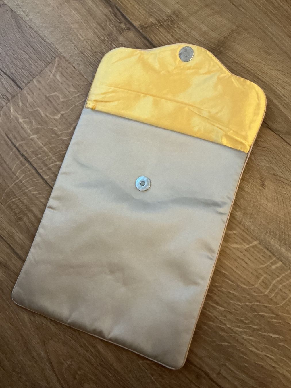 Covers & Borse: Traditional Chinese Silk iPad cover – Nuovo (secondo la descrizione) da Brugg AG venduto da Magna3 3