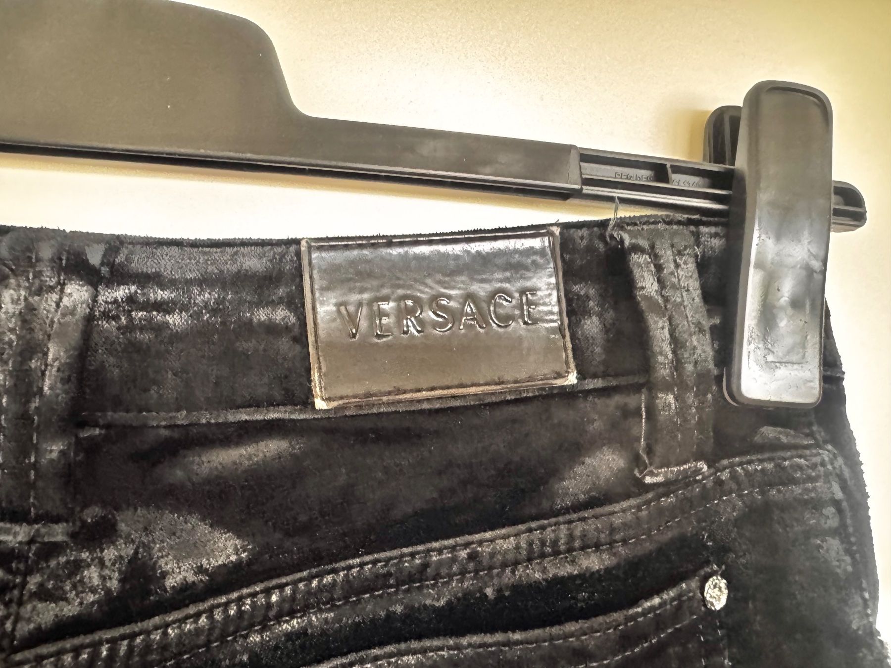 Versace Pantaloni: Versace Samthose, Schwarz, Top Zustand - Grösse 27 – Usato da Eschenbach SG venduto da Kitka01 5
