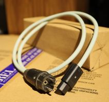 ISOL-8 Audiophiles Stromkabel 1.5m mit Schukostecker