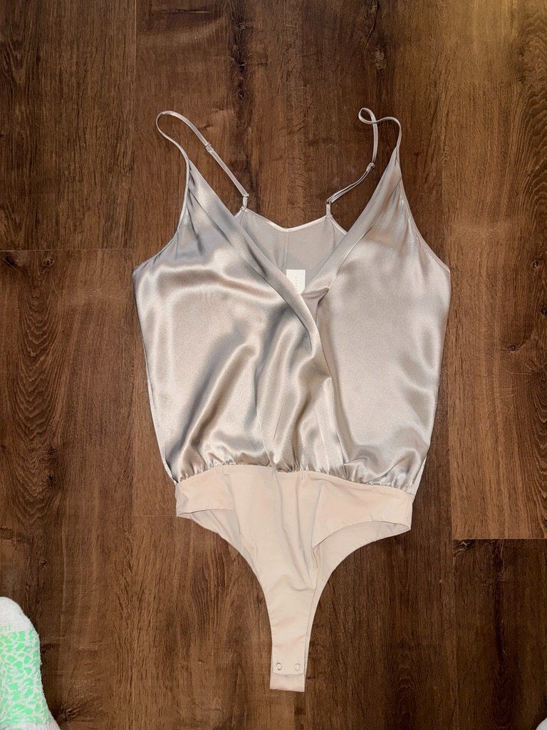 Tops: Michelle Mason silk bodysuit - 6 – Neu (gemäss Beschreibung) aus St-Sulpice VD von juhdu 1